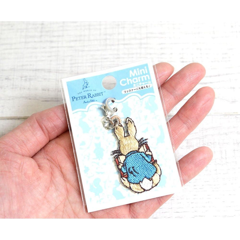 ミニチャーム (ピーター後ろ姿)